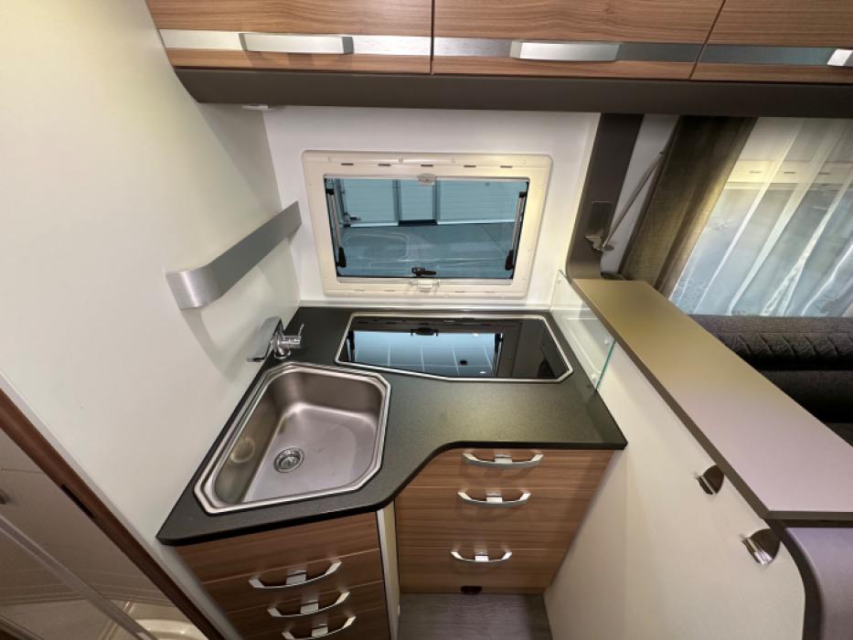 Adria Coral Axess 670 SL