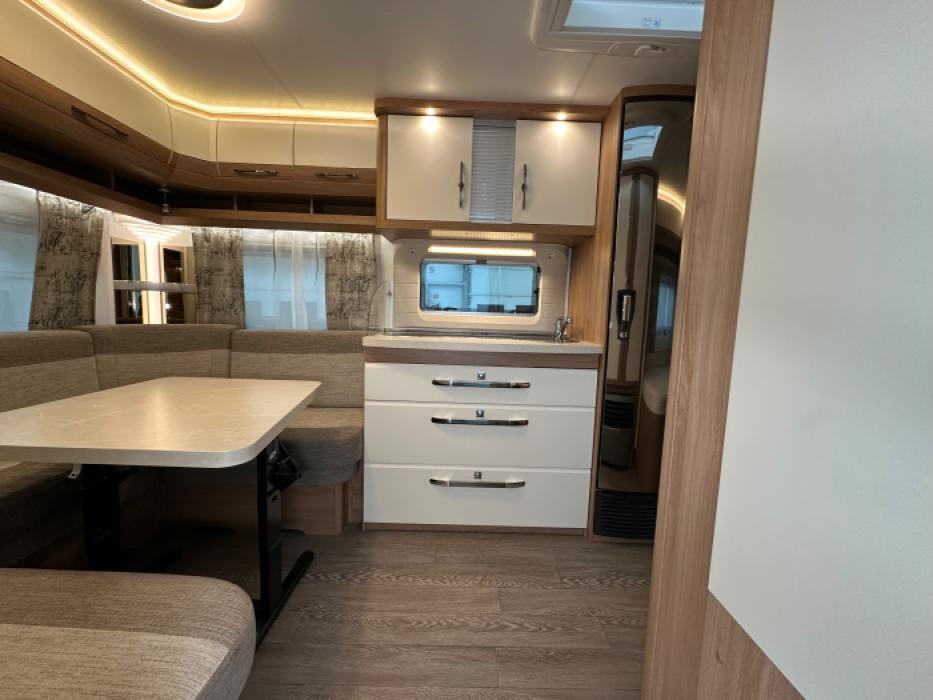 Hobby De Luxe 460 UFE