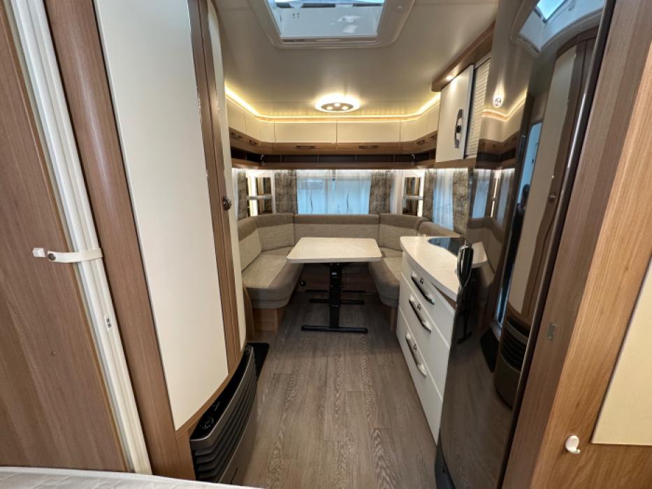 Hobby De Luxe 460 UFE