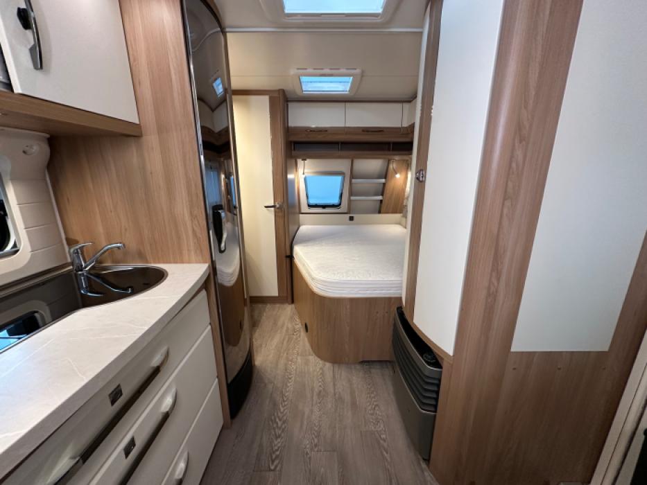 Hobby De Luxe 460 UFE